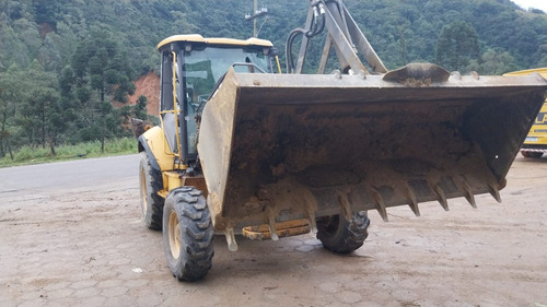 Retroescavadeira Volvo Bl60b 4x4