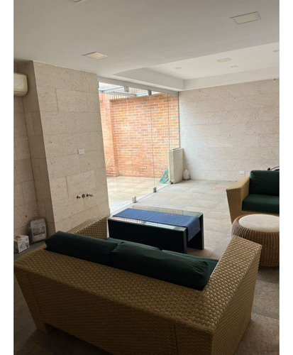 Apartamento Ubicado En La Urbanización Loma Linda