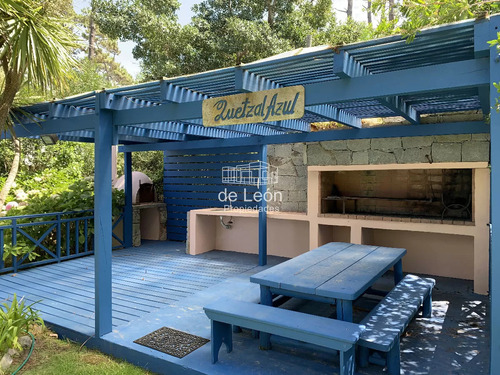 Casa Bien Ubicada Con Vistas Al Mar, Piscina Y Amplio Espacio Exterior