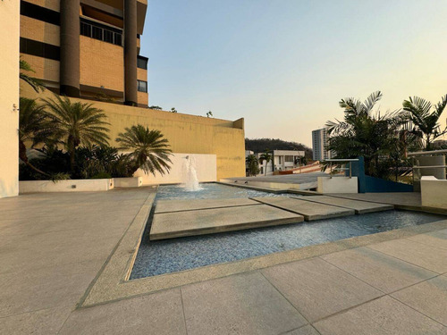 Solo Clientes Se Alquila Apartamento 243m2 Edif. The Loft Urb. Las Chimeneas