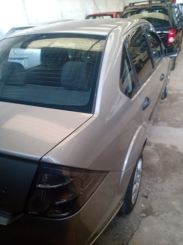 Imagem 2 de 4 de Ford Fiesta 1.0 Mpi Sedan 8v Flex 4p Manual