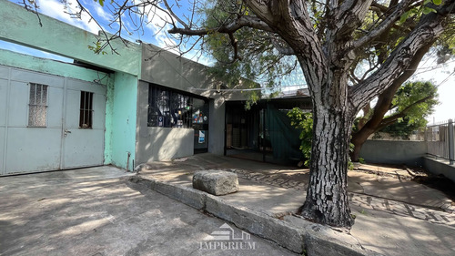Casa De 3 Dormitorios Con Local Comercial !!!