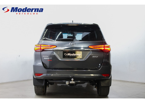 Toyota Hilux SW4 2.8 D-4D TURBO DIESEL SRX 7L 4X4 AUTOMÁTICO