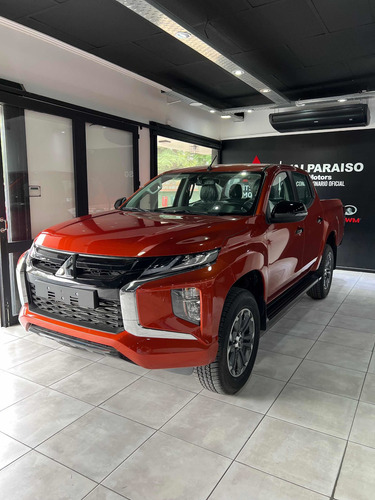 Imagen 3 de 17 de Mitsubishi L200 2023 2.4 Di-d High Power 181cv Cuero