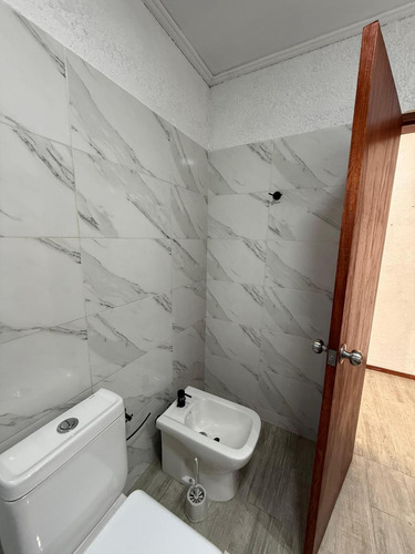 Oportunidad Alquiler De Casa 2 Dormitorios Con Cochera En Flores, Trinidad. 300m2