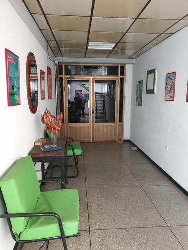 Imagen 2 de 7 de Edificio 1070 M2, Uso Oficina/comercial / Industrial
