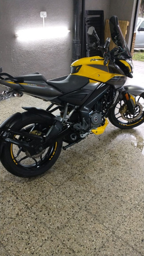 Bajaj Ns200 C/ Parabrisa + Baul + Pirelli Diablo Rosso