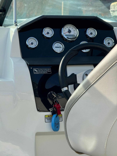 Lancha Cuddy Quest 225 Con Motor Mercruiser 250 Hp Bravo 3