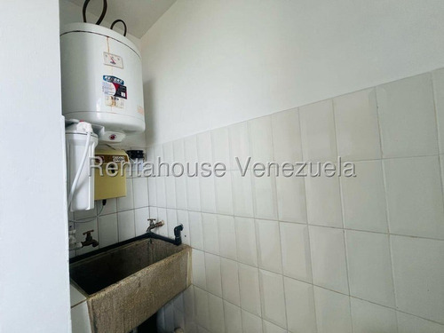 Jean Pavon Tiene Excelente Apartamento En Venta En El Este De Barquisimeto Lara 1 8 5 5 8