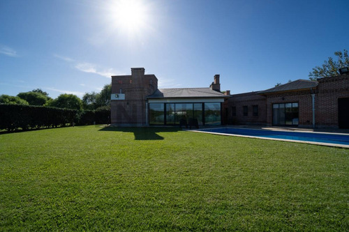 Espectacular Casa - Bella Vista Chico - En 1 Planta