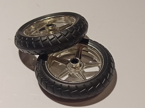 Imagen 2 de 9 de 2 Ruedas Plásticas Para Maquetas Motos De Juguete 5,5 Cm