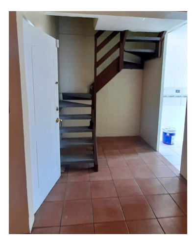 Amplia Casa De Dos Pisos 3d 1b Patio En Los Suspiros