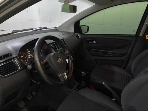 Imagem 6 de 7 de Volkswagen Crossfox 2011 1.6 Vht Total Flex 5p