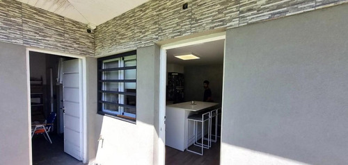 Villa Adelina-casa En 1 Planta - Muy Linda! 4 Amb. En Esquina-impecable! Jardin-cochera-3 Bños.-190m2 Cub.-terreno 260m2