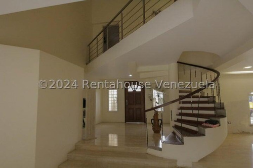 Casa Con Piscina En Venta En La Boyera 24-22058 Cs