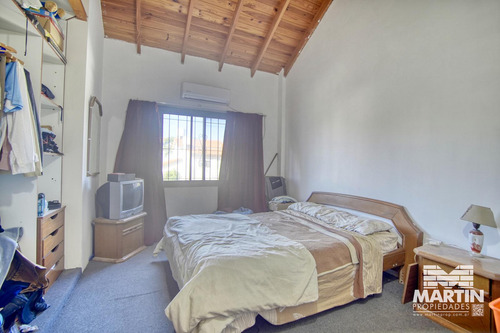 Casa 6 Ambientes, 7 Cuadras De Av. Maipú, Suite, Toilette, Play, Cochera Y Jardín.
