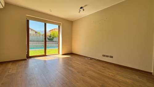 Casa En Venta 4d, Chicureo, Colegio Pedregal Y San Anselmo.