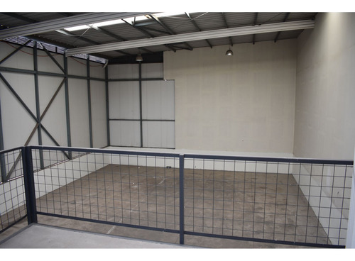 Arriendo Bodega 425,3 M2 + 69,24 M2 De Altillo, Av. La Monta