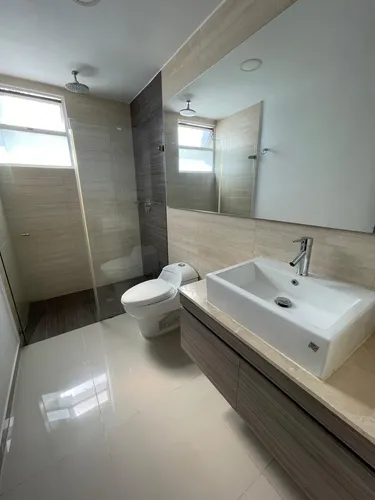 Venta Aparta-estudio. Sur De Cali. Barrio Pance, 66 Mtrs. Tercer Piso Con Ascensor. Parqueadero Propio