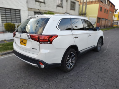 Mitsubishi Outlander Kaiteki Premiun