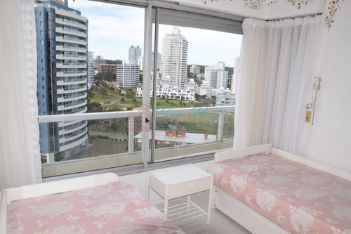 Apartamento En Brava, 2 Dormitorios *- Ref: 1116