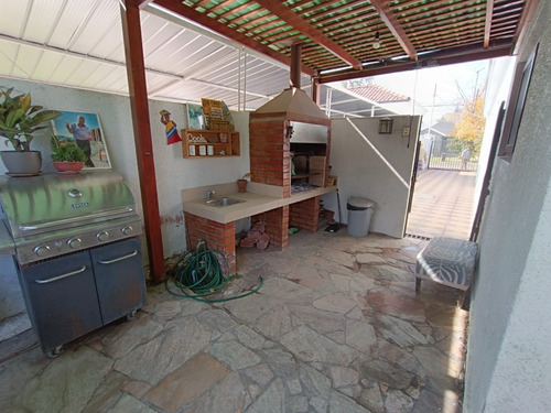 Luminosa Casa Antigua Remodelada En Ñuñoa / 3d 3b