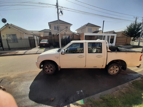 Tiene Detalles En Su Carrocería, Mecánicamente Impecable.