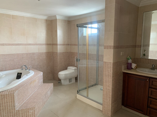 Rebajado Penthouse De 470 Metros En Venta En Bella Vista