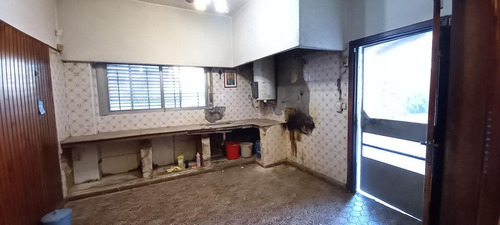 Imagen 6 de 14 de Laprida 140 - Casa 4 Ambientes Y Dependencias A Reciclar - Quilmes Oeste