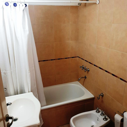 Imagen 6 de 12 de Departamento De 2 Amb Con Cochera En Castelar Norte