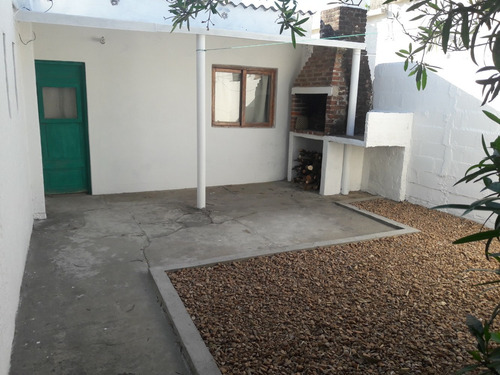 Imagen 5 de 14 de Casa En Costa Azul Una Cuadra De La Playa Para 6 Personas.