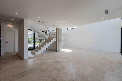 Casa En Venta En El Yacht, Nordelta, Tigre