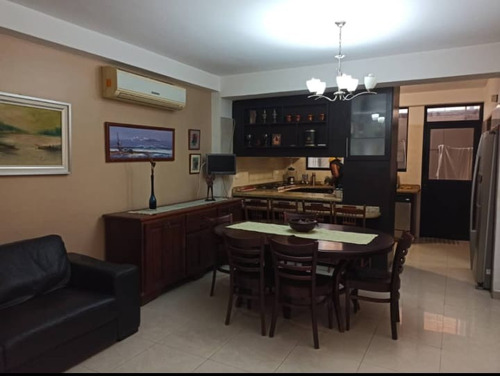 Townhouse En Villa Shirak Callejón Mañongo Frente Al Sambil.
