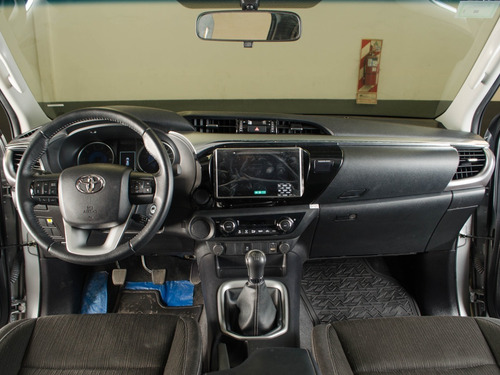 Imagen 12 de 20 de Toyota Hilux 2.8 Cd Srv 177cv 4x2