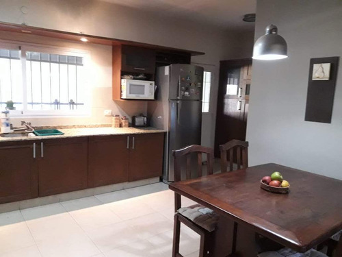 Imagen 2 de 9 de Venta Casa B° Cerro De Las Rosas, Calle Nicanor Carranza