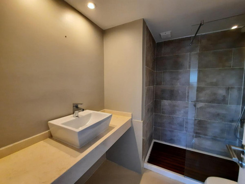 Super Dpto De 2 Amplios Ambientes (75 M2) En Marina Golf Cc. Vistas Abiertas 180º Al Agua Y Espacios Verdes, Todo Externo Y Luminoso. En Alquiler U$d 850. Cochera Y Amarra
