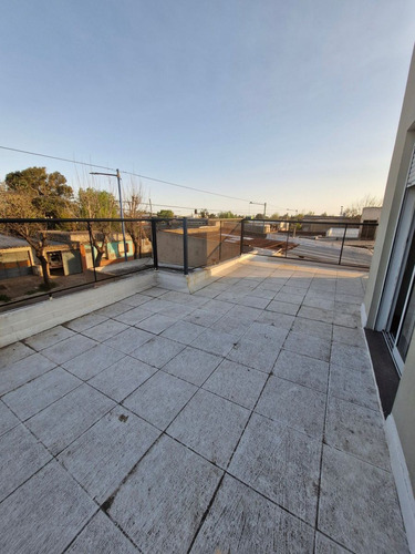 Casa En Venta Con Pileta En Rojas