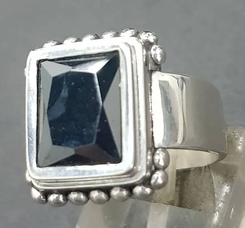 El anillo de lucifer sale