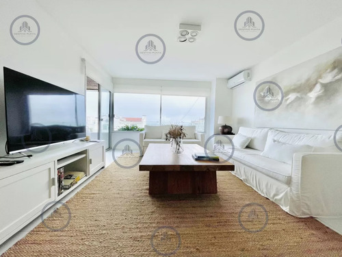 Esturión De Montoya, Apartamento Penthouse De 3 Dormitorios Y Parrillero En Playa Montoya, La Barra