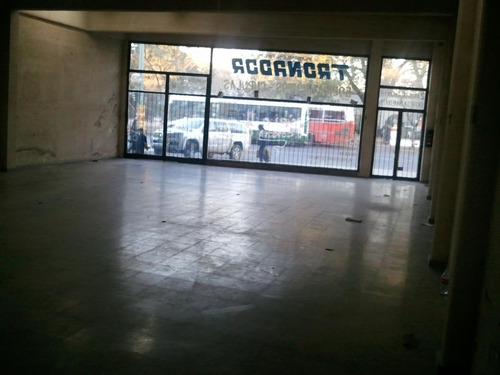 Imagen 8 de 20 de Deposito En Caseros 1700, Mixtura 4, Casi 700 M2 Venta Con Renta