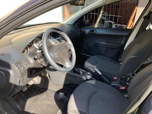 Peugeot 207 1.4 Sedan Xr 2011