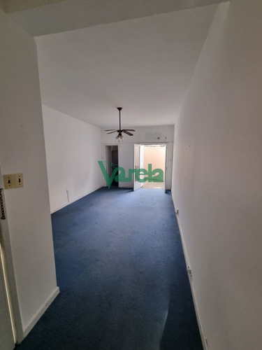 Imagen 1 de 4 de Venta Monoambiente Buceo, Cocina Definida Y Patio. Vacío! - Montevideo Buceo