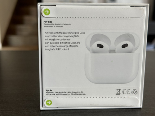 Apple AirPods 3ra Generación con Caja de Carga MagSafe Blanco MME73AM/A - Excelente (Reacondicionado)