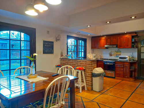 Venta Casa 5 Ambientes Con Jardin Y Pileta En Castelar Cod5970