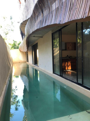 En Venta Estudio En Tulum Con Área De Bbq, Jacuzzi, Rooftop Bar, Rooftop Pool, Swimup Pool, Asoleadero, Recepción Y Estacionamiento.