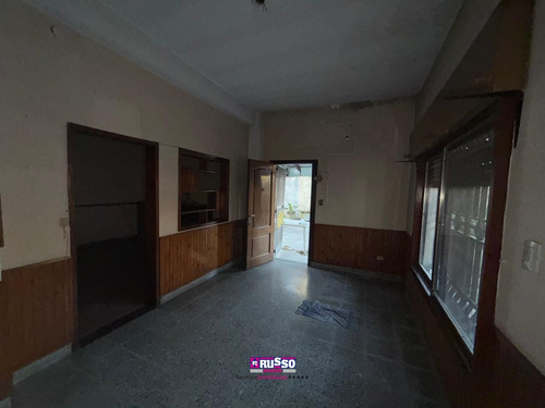 Venta De Casa 4 Ambientes Sobre Dos Lotes - Isidro Casanova
