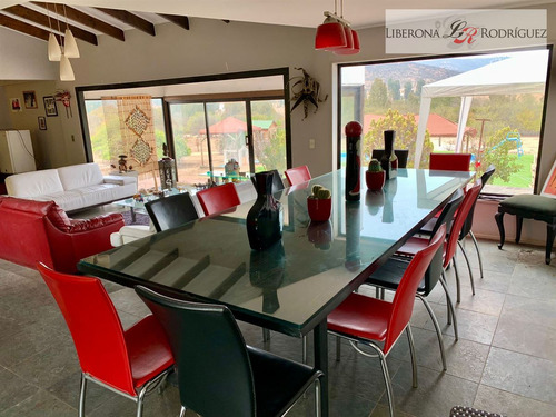 Casa En Venta De 8 Dorm. En Quilpué