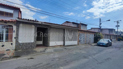 Casa En Venta Urb La Mantuana, Turmero 24-23308 Hc