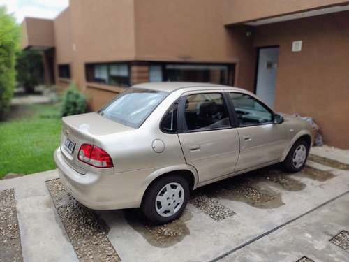 Particular Vende: Chevrolet Classic 1.4 Ls Aa+dir 2013.