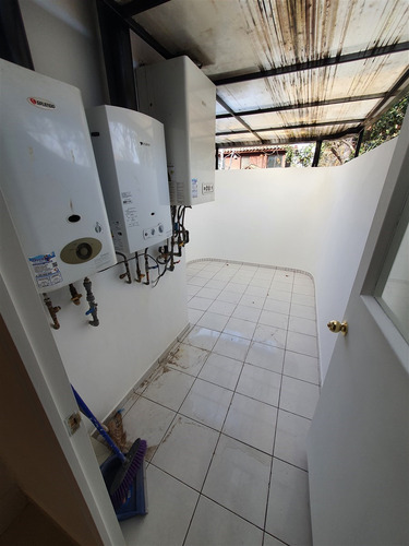 Casa En Arriendo De 5 Dorm. En Huechuraba En Condominio